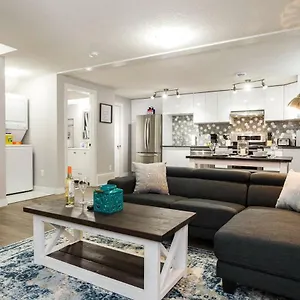 Apartment Modern Executive I Complimentary Netflix & Parking!