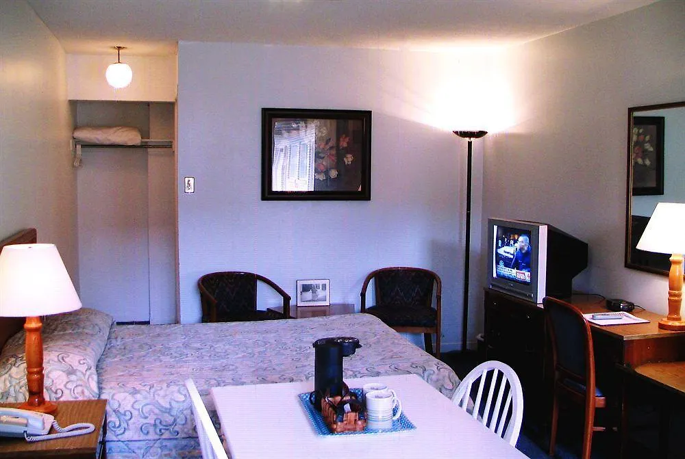 دارتموث Lake City Motel