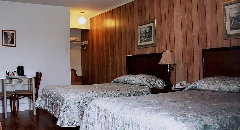 **  دارتموث Lake City Motel كندا