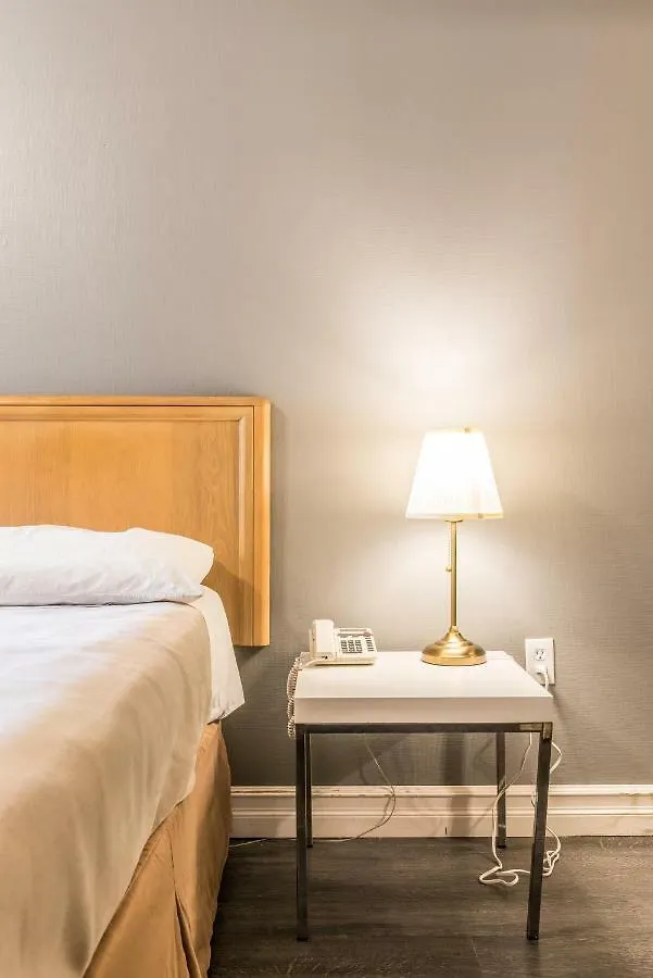 دارتموث Lake City Motel