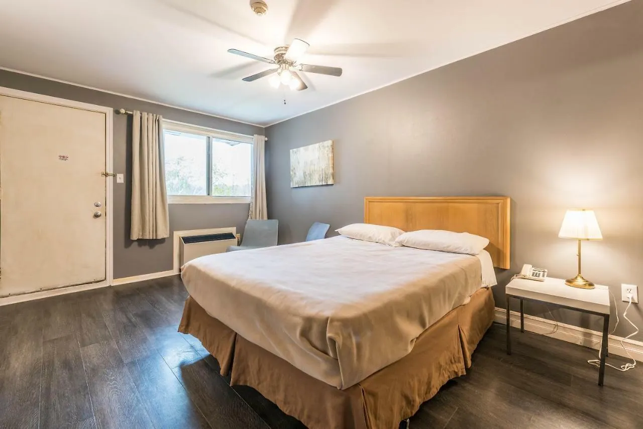 دارتموث Lake City Motel