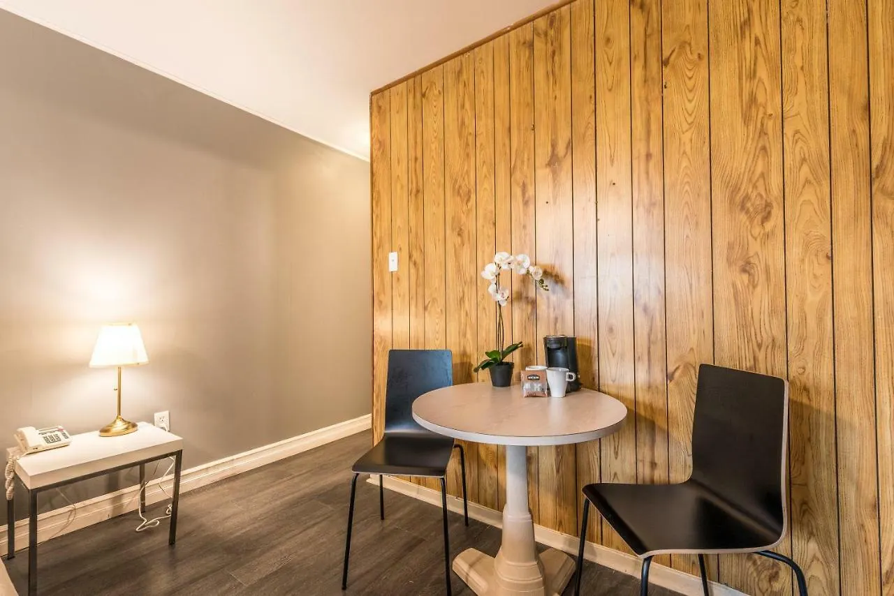 **  دارتموث Lake City Motel كندا